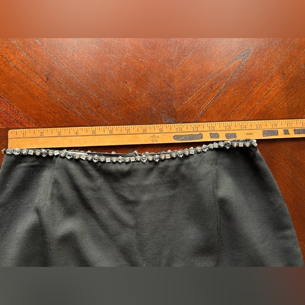 GEANNI Versace Elegant Black Pencil Skirt with Pearl Detail - Picture 6 of 11